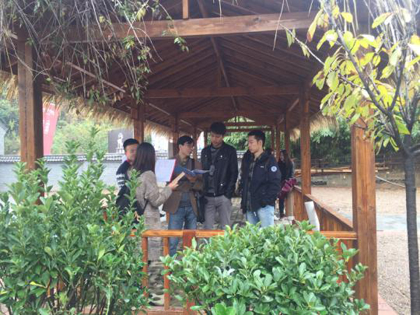 旅游管理专业学生赴白鹿原民俗村进行实践教育