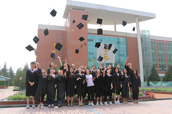 西京学院2016届毕业生毕业典礼暨学位授予仪式隆重举行