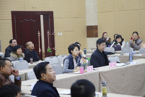 校长任芳深入院系和教学中心调研