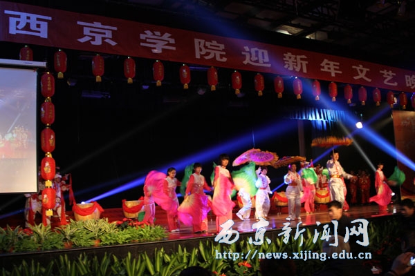 师生共庆元旦佳节文艺晚会举行