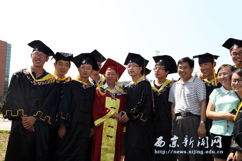 挥别母校再出发 祝福明天会更好