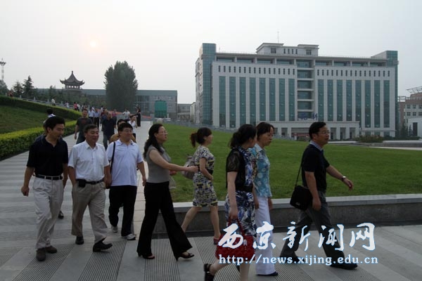 高等教育自考社会助学工作培训会与会代表参观考察我校