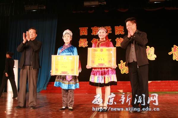 我校“红色十月”教工竹竿舞比赛举行