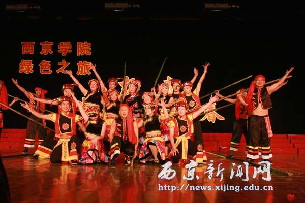 我校“红色十月”教工竹竿舞比赛举行