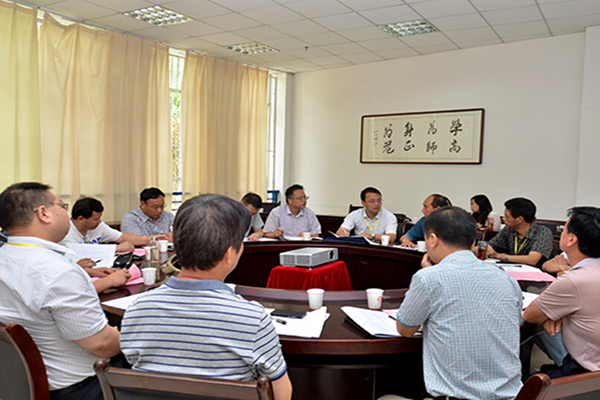 教师参加陕西高校学生工作论坛
