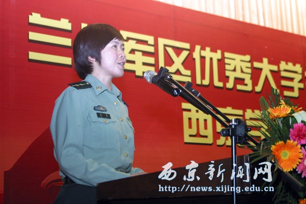 优秀大学生官兵巡回报告会举行