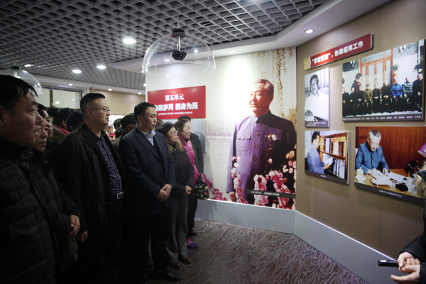 党群系统干部开展革命传统实境教育