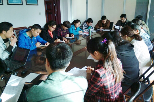 师生思想政治状况调查座谈会举行