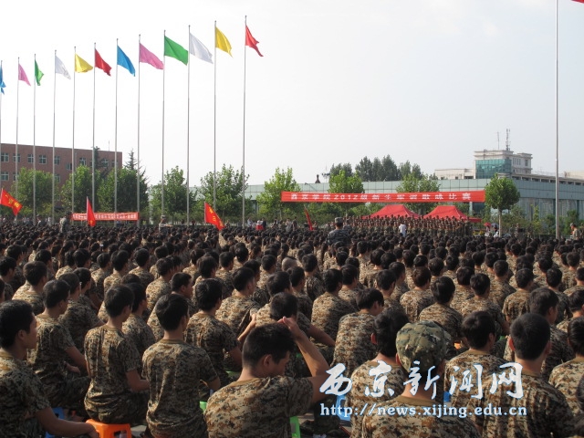 2012级新生军训歌咏比赛举行
