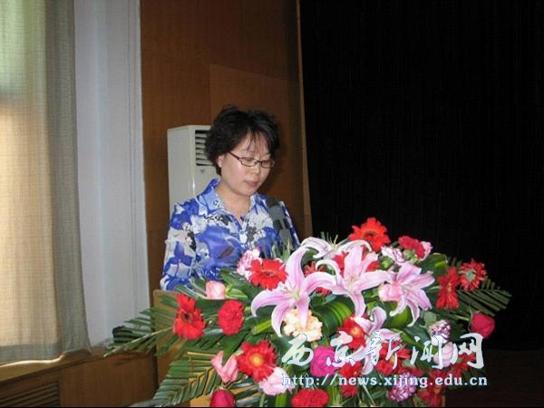 唐娣芬在毕业生预征工作会上作经验介绍