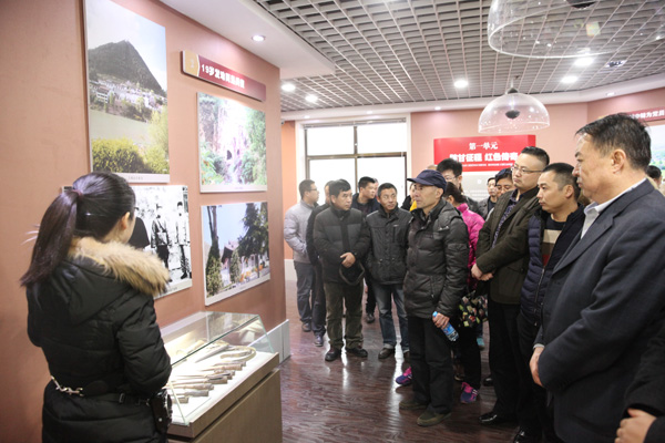 党群系统干部开展革命传统实境教育