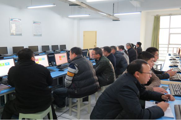 我校网络课程平台培训会举行