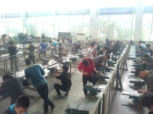 【机电工程系】学生开展金工实习