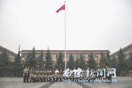 新学期举行首次升国旗仪式