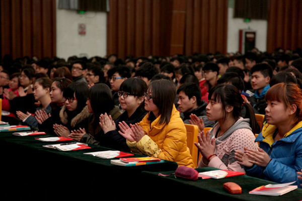 学习讲话精神 推动学校发展
