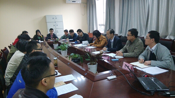 强化管理业务培训 促进实践教学