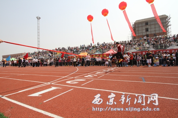 我校第八届春季田径运动会隆重举行