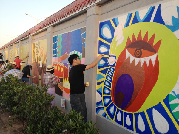 【艺术学院】西京学子用手绘装扮校园