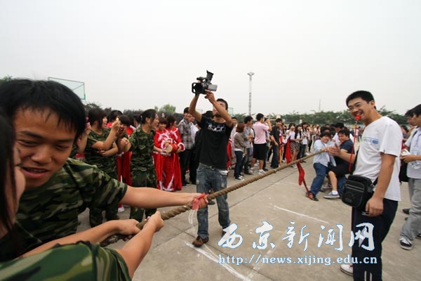 韩国青年代表团访问我校