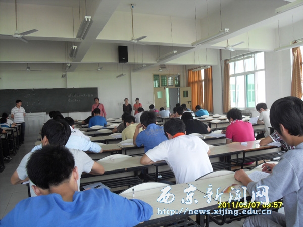 【汽车学院】汽车维修中级工考试进行
