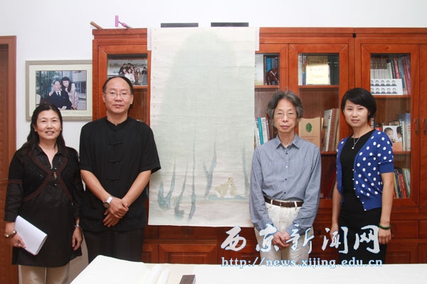 著名画家卢辅圣一行莅临我校参观考察(二)