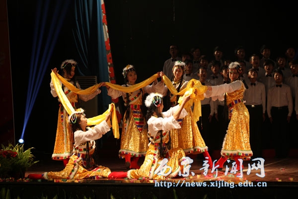 师生共庆元旦佳节文艺晚会举行