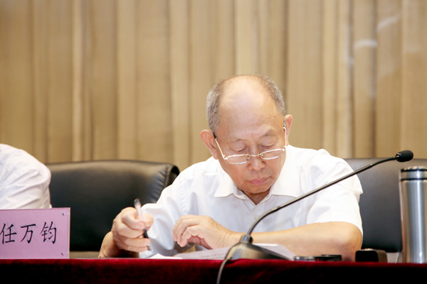 董小龙为我校党员作专题报告