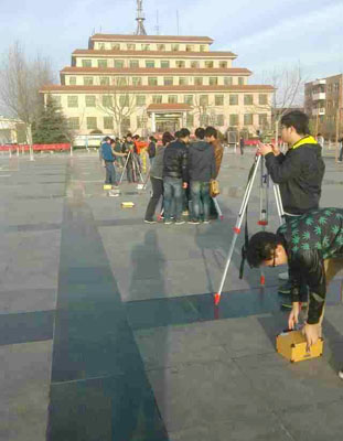 【工程技术系】土木工程专业测量实验举行