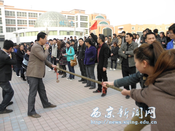 【艺术学院】举行拔河比赛