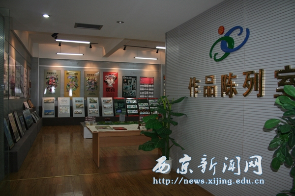 【艺术学院】师生作品展在陈列室举行