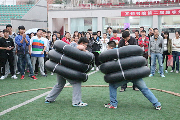 我校举行第二届趣味运动会