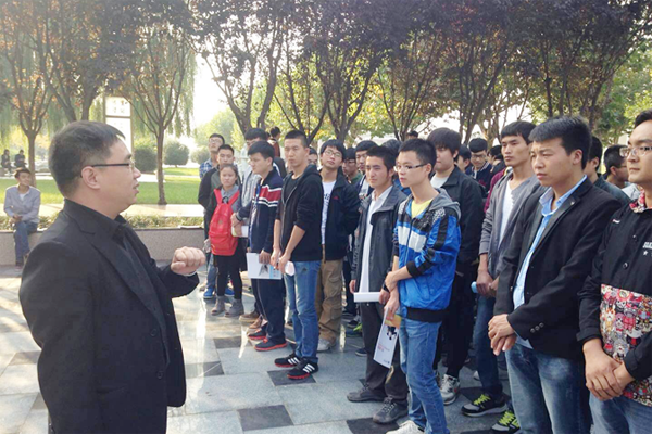 长江社区：多举措鼓励毕业生参加招聘会