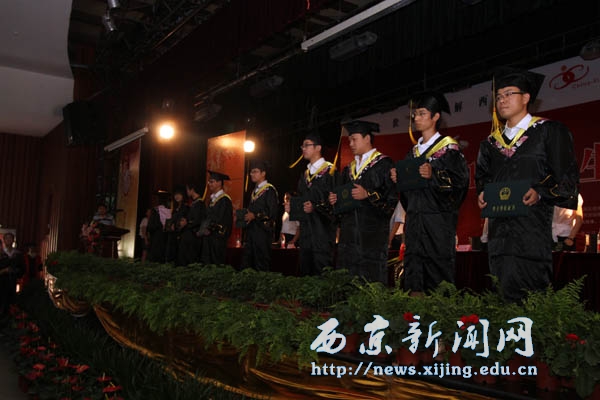 西京学院2011届毕业生学士学位授予仪式隆重举行