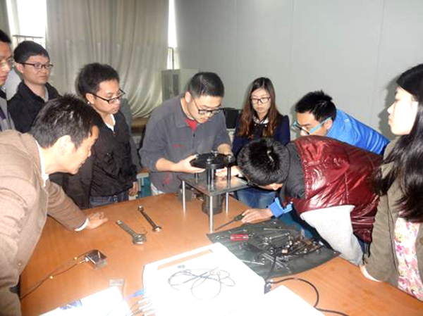 【研究生部】我校学生自行设计实验台