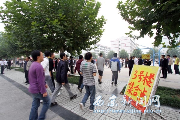我校开展防震防火应急疏散演练