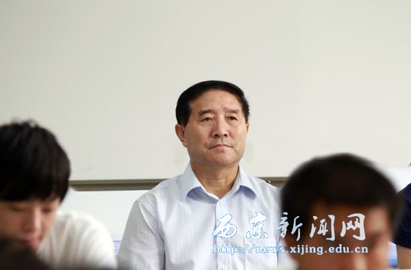 西京学院校领导开学第一天走进教室听课