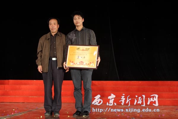 “红五月”诗歌朗诵赛又“红”西京园