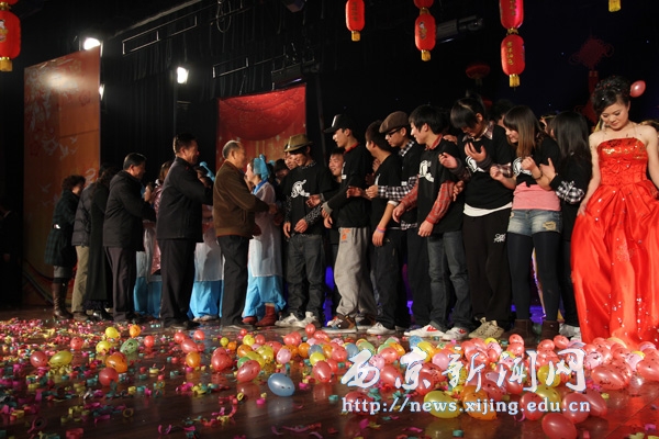迎新年，庆元旦文艺晚会举行
