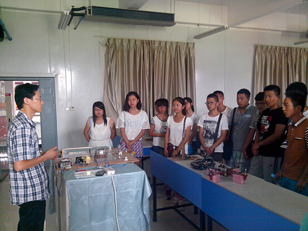 【控制工程学院】组织新生参观实验室