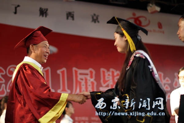 西京学院2011届毕业生学士学位授予仪式隆重举行