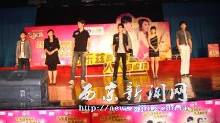“男才女貌”音乐组合走进西京园