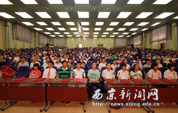 2012年“陕西省中学生西京学院品学奖”颁奖典礼举行