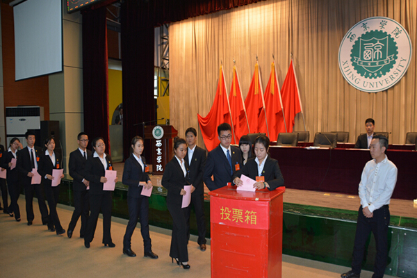 我校学生会第一次学生代表大会隆重举行