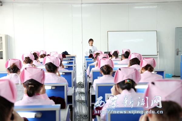 医护系护理专业学生上课实景