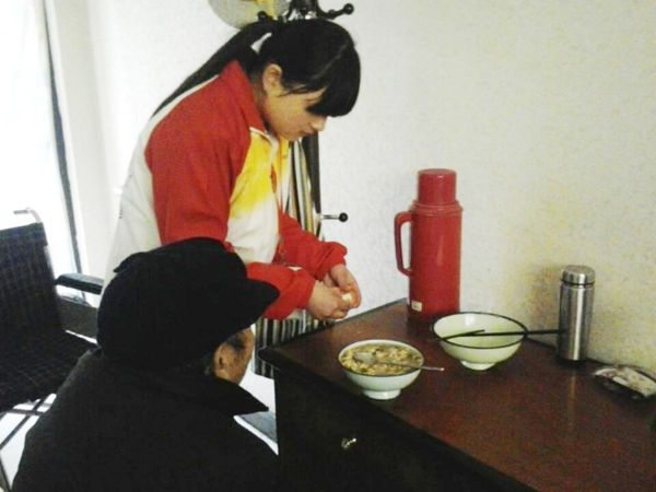 【工程技术系】志愿者走进敬老院