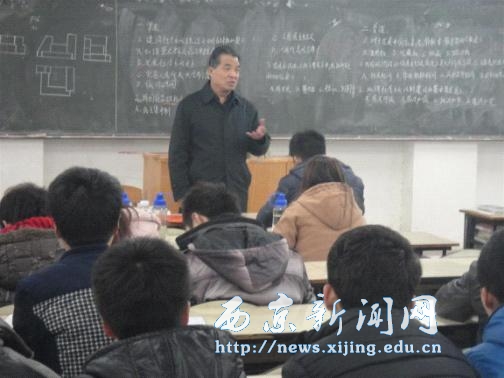 【文理学院】院领导察看班会情况