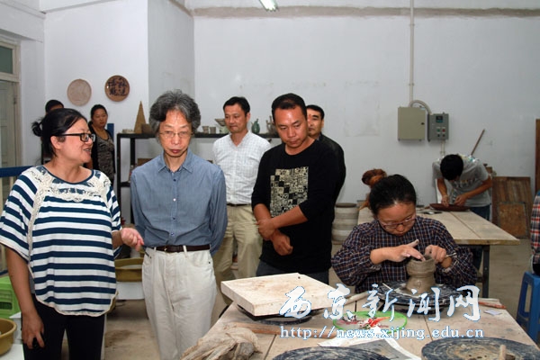 著名画家卢辅圣一行莅临我校参观考察(一)