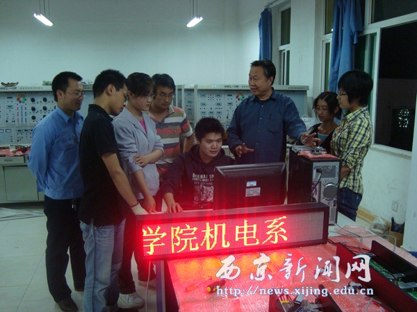【机电工程系】学生生产LED显示屏纪实