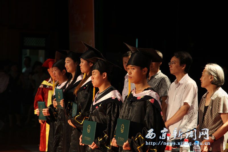挥别母校再出发 祝福明天会更好