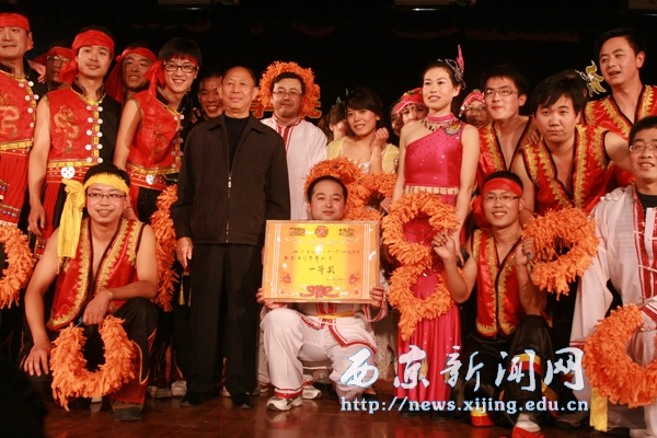我校“红色十月”教工竹竿舞比赛举行